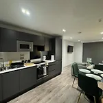 Modern 2-Bedroom Apartment In Heart Of Liverpool