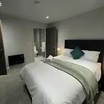 Modern 2-Bedroom Apartment In Heart Of Liverpool