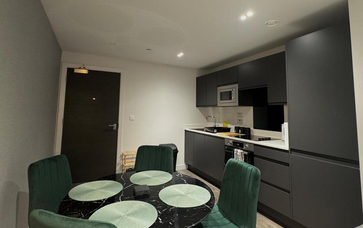 Modern 2-bedroom In Heart Of